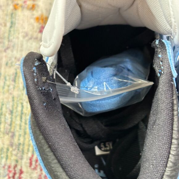 Nike Jordan 1 Retro High OG University Blue - Picture 2 of 9